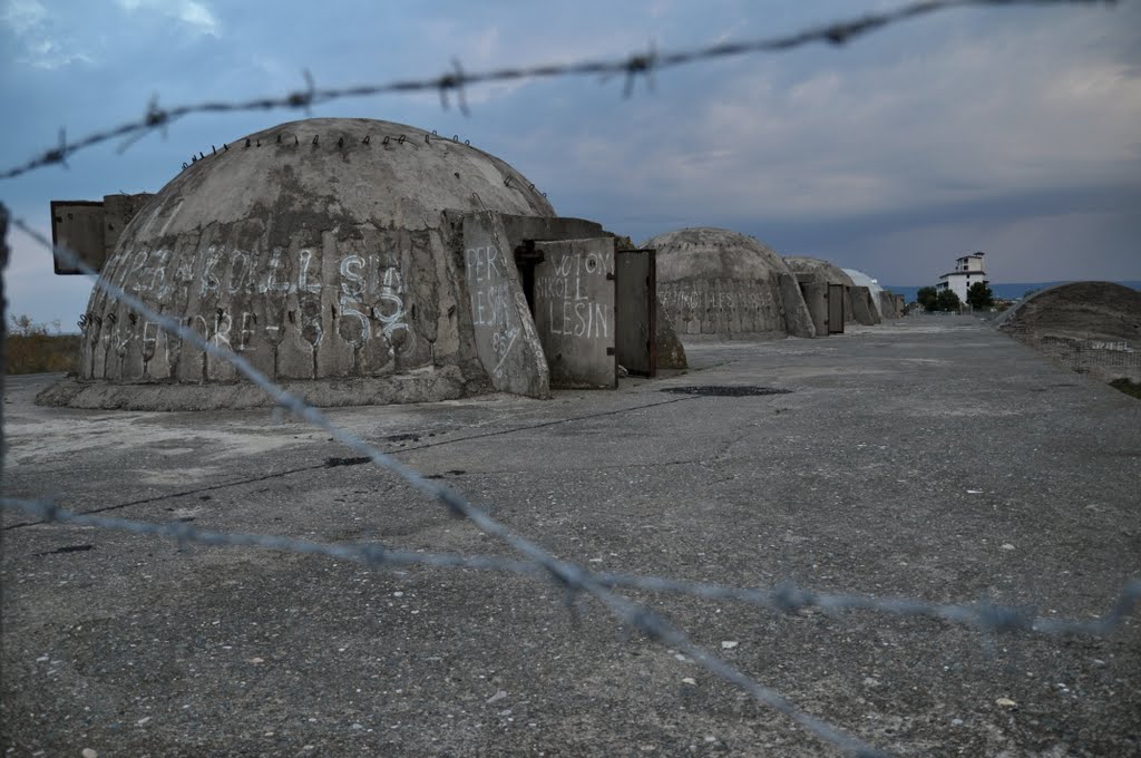 Liczne bunkry w krajobrazie